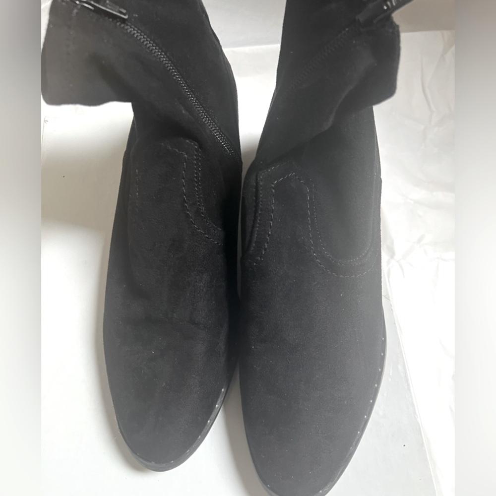 Black ANKLE BOOTIES! Comfort heels! Brilliant Studs shining on soft suede! 9.5